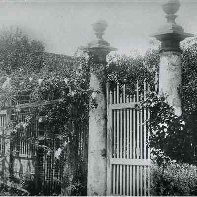 Garden Fence and Gate, Simmons-Edwards House (14 Legare Street)