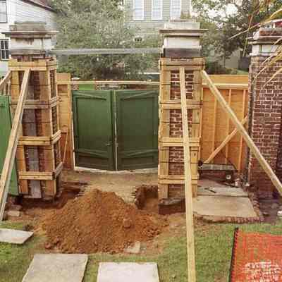 Archaeology Field School at the Simmons-Edwards House (14 Legare Street)