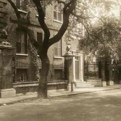 Simmons-Edwards House (14 Legare Street)