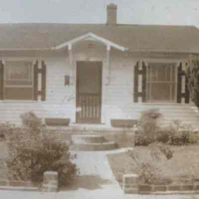 Photographs of 40 Dunnemann Avenue