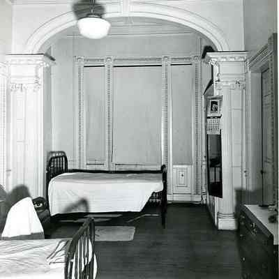 Bedroom, 69 Barre Street (Gov. Thomas Bennett House)