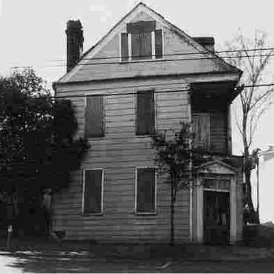 221 Calhoun Street (Richard Holloway Tenement)