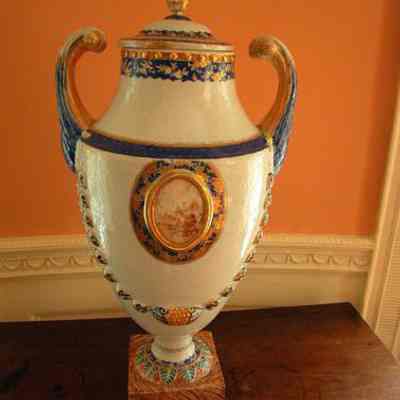 Urn, Decorative
