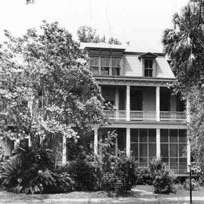 944 Paul Revere Drive (Stiles Point Plantation)