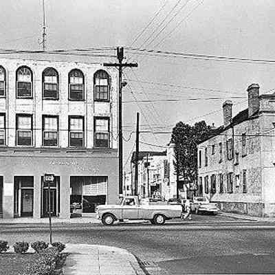 Intersection of Meeting Street & Society Street: 272 Meeting Street /67 Society Street