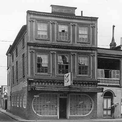 186 King Street (Hahnbaum-Moffett Building)