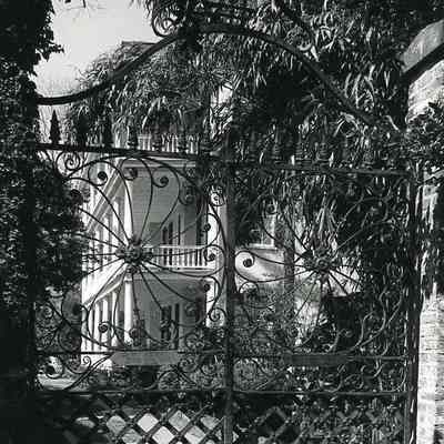 Robert T. Chisolm House and Gate (23 Legare Street)