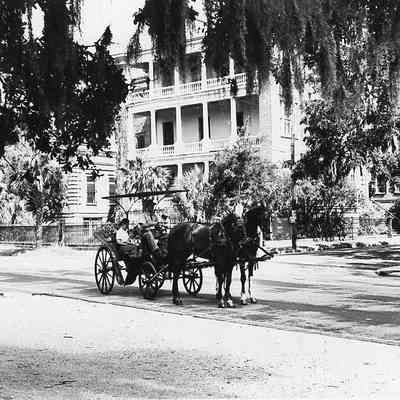 Carriage Tour in Front of the George Robertson House