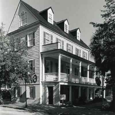 28 Coming Street (College of Charleston Sorority House)