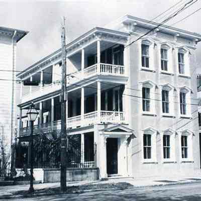 17 Meeting Street