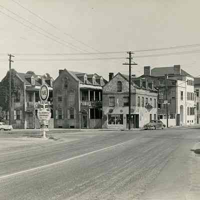 The Three Sisters and the Intersection of Calhoun and East Bay Streets