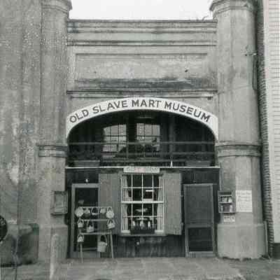 Old Slave Mart Museum (6 Chalmers Street)