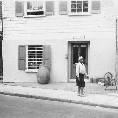 Live Oak Gift Shop (6 Water Street)
