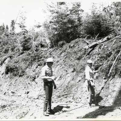 Two loggers, unknown location: Copyright: no; Origformat: Print-Photograph