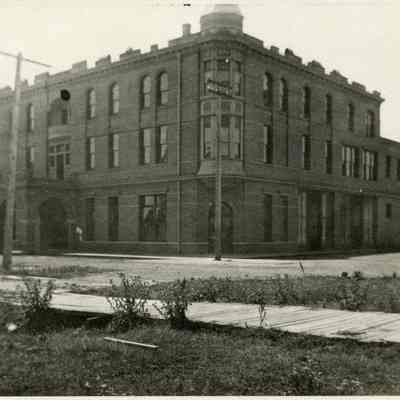Lewis County Courthouse/Chehalis, WA 1900: Copyright: no; Origformat: Print-Photographic