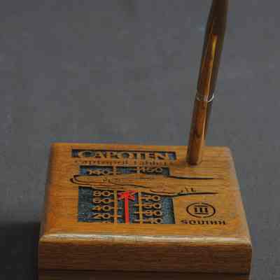 Capoten Wooden Pen Holder