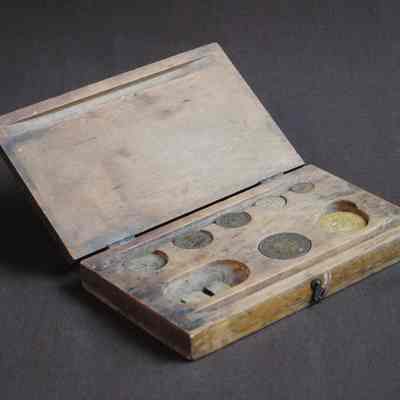 Chi-Ches-Ters Premium Scale Counter-Weights and Box
