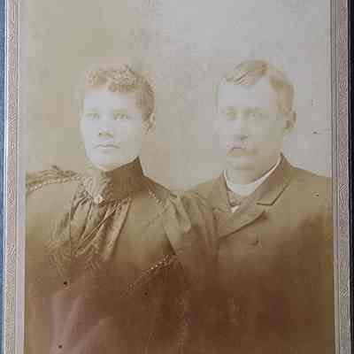 Ed and Lizzie Heitmeyer Cabinet Card by Ellison