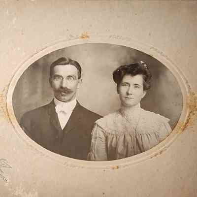 Robert and Allie Ellwanger Card Photo by Riley