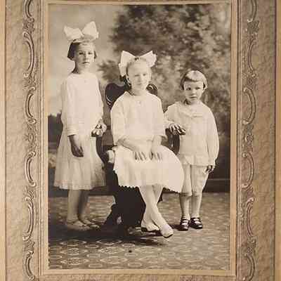 Edna, Lorna, and Wayne Card Photo by Riley