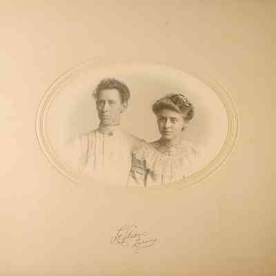 Portrait of a Mother and Daughter Photo by LeClear