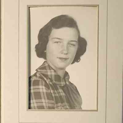 Portrait of a Girl Photo by LeClear