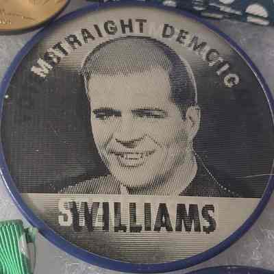 Stevenson-Williams Coattail Flasher Button