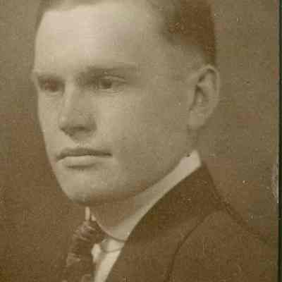 Oscar Lenz Portrait Photo