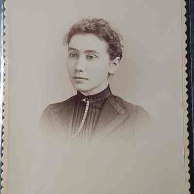 Carrie Arthur Cabinet Card by Devereaux Bros.