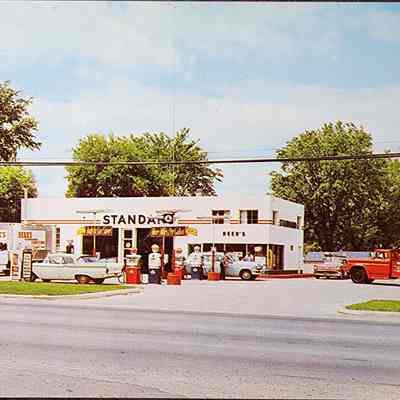 Reed's Standard Service, Lansing, Mich. Postcard