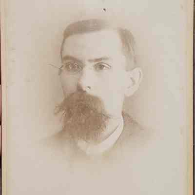 Portrait of a Man Cabinet Card by Cassey & Riley