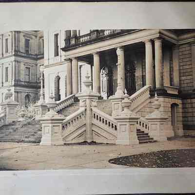 Michigan State Capitol Steps Photo by Linn