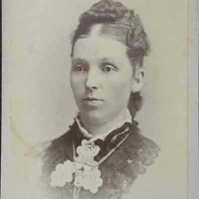 Portrait of a Woman Artotype CDV by Mead & Jennings