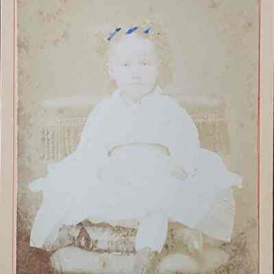 Winnie Portrait CDV by McKenzie