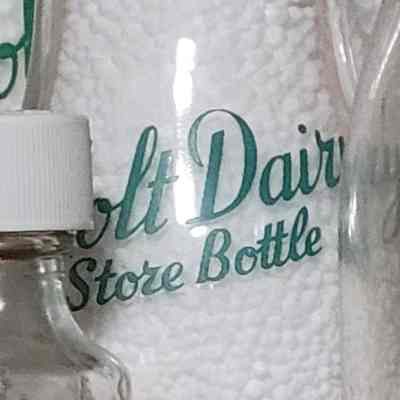 Holt Dairy Pyro Half Pint Bottle