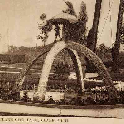 Fountain, Clare City Park, Clare, Mich., Postcard