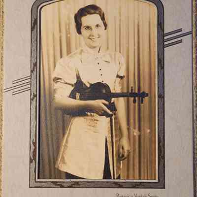 Portrait of a Woman with Violin Photo by Versluis