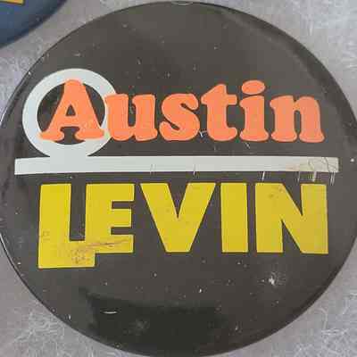 Austin-Levin Coattail Button