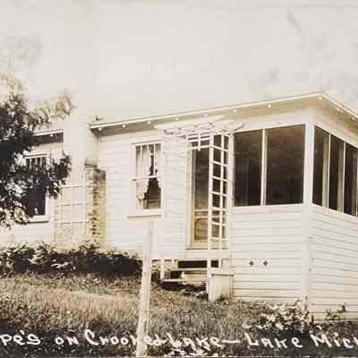 Doupe's on Crooked Lake, Lake, Mich. RPPC