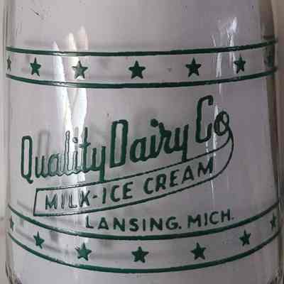 Quality Dairy Co. 10-Stores Pyro Pint Bottle