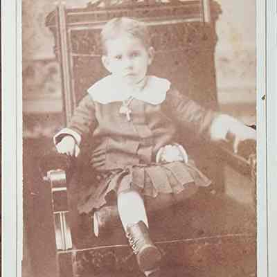 Portrait of a Child CDV by Leonard's Metropolitan Art Gallery