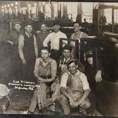 Cab Trimmers, Oldsmobile, Photo by Shepardson