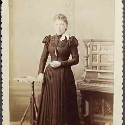 Portrait of a Woman Cabinet Card by Savigny and Christmas