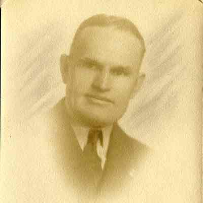 Oscar Lenz Portrait Photo