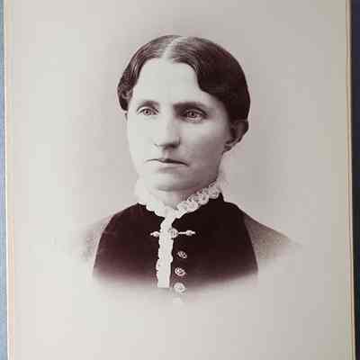 Portrait of a Woman Cabinet Card by DeVos