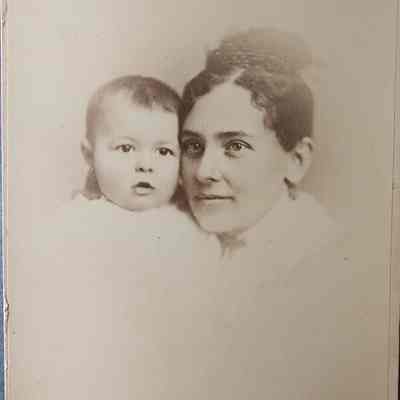 Portrait of a Mother and Child Cabinet Card by Burdick & Powe