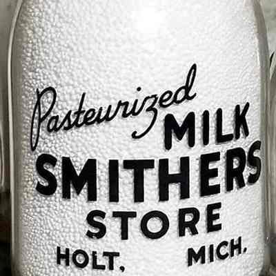 Smithers Store Pyro Quart Dairy Bottle
