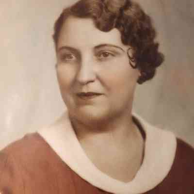 Portrait of a Woman Photo by Versluis