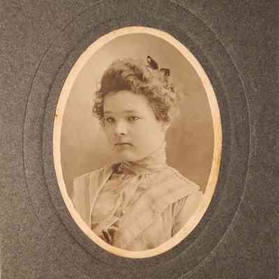 Fannye L. Parmelee Card Photo by Riley