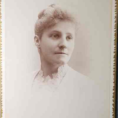 Portrait of a Woman Cabinet Card by Savigny and Christmas